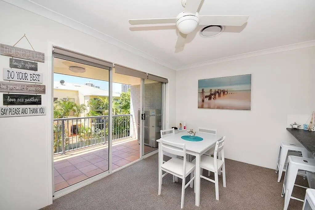 Beautiful 2 Bed Retreat 2 Min Walk To Tramline Apartment Gold Coast