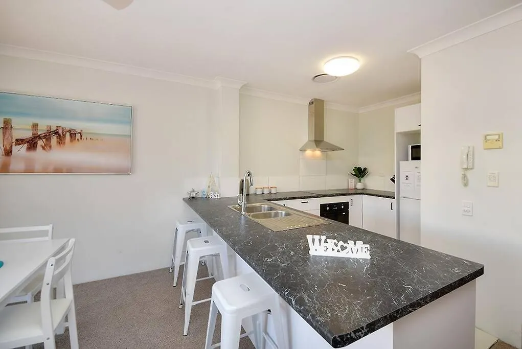 Beautiful 2 Bed Retreat 2 Min Walk To Tramline Apartment Gold Coast