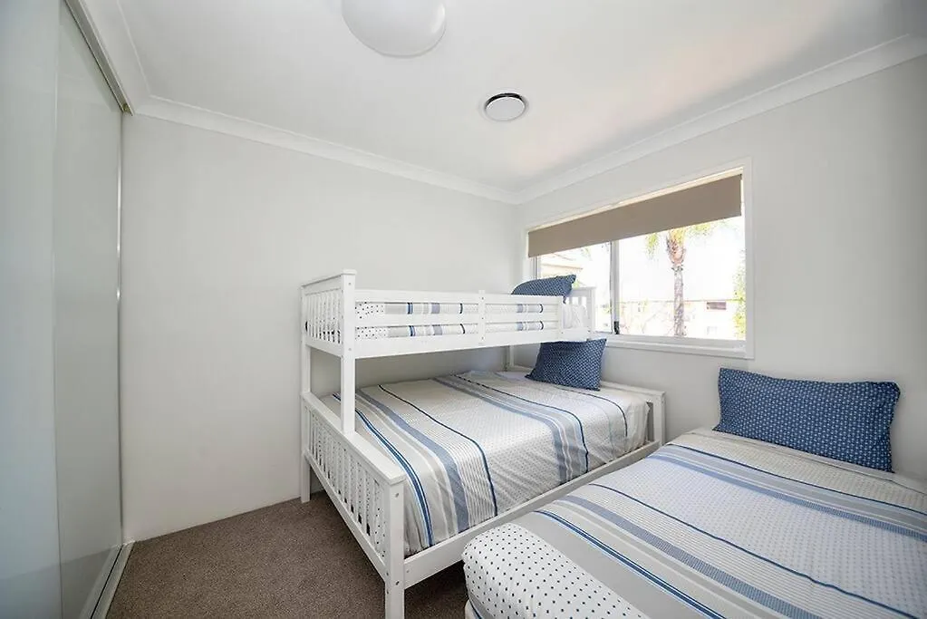 Beautiful 2 Bed Retreat 2 Min Walk To Tramline Apartment Gold Coast 0*,
