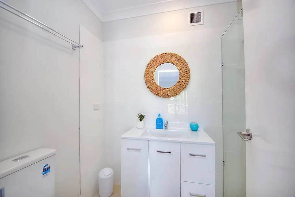 Beautiful 2 Bed Retreat 2 Min Walk To Tramline Apartment Gold Coast